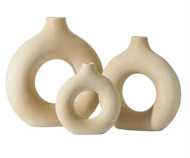 Round Porcelain Vase – Artistic Ceramic Craft for Modern and Traditional Home Décor