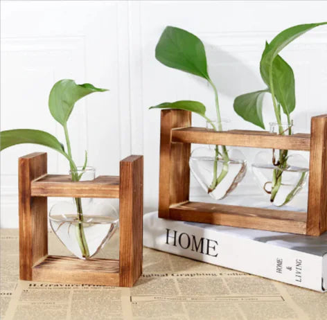 Heart-Shaped Glass Vase with Wooden Stand – Romantic Modern Hydroponic Planter for Elegant Home Décor