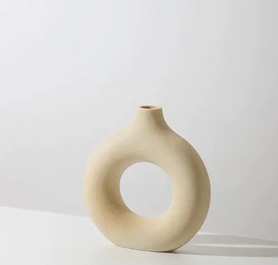 Round Porcelain Vase – Artistic Ceramic Craft for Modern and Traditional Home Décor