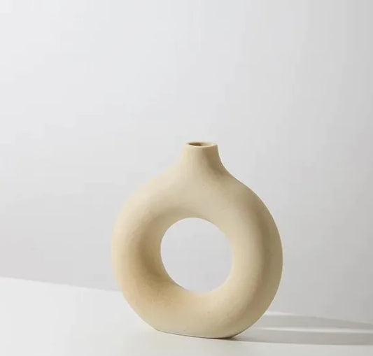 Round Porcelain Vase – Artistic Ceramic Craft for Modern and Traditional Home Décor